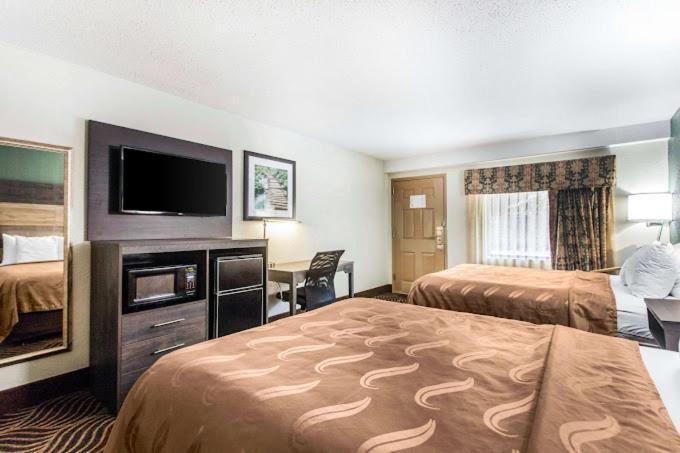 Quality Inn 黑山 外观 照片